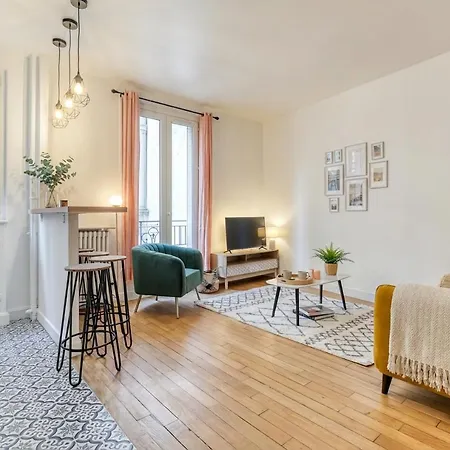 Furtive - Magenta Apartment