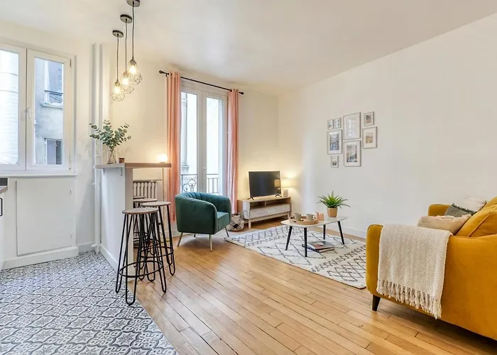 Furtive - Magenta Apartment