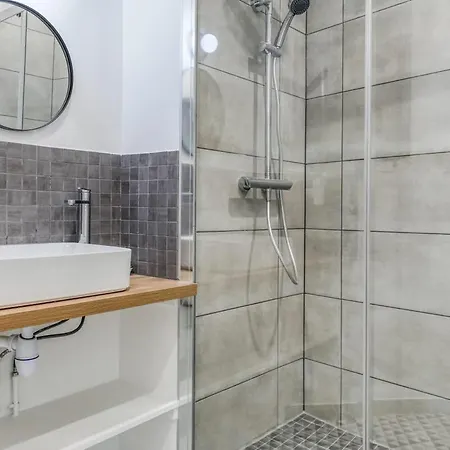 Apartment Poissonniere -cosy Near Montmartre *
